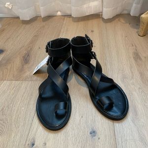 NWT CHIC Black Gladiator Sandals Size 8